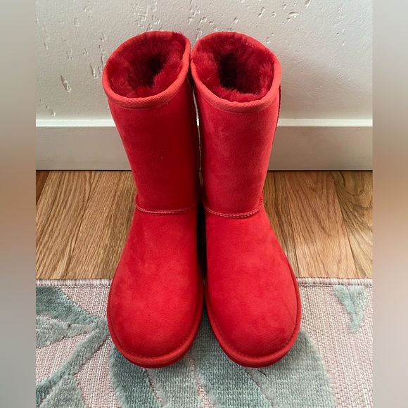 New UGG Classic Short Boots- Red - Picture 2 of 9